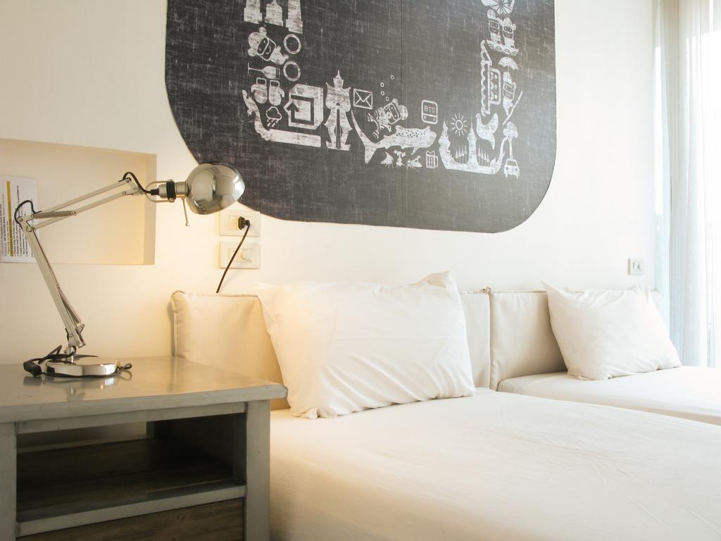 Refillnow! Hostel Банкок Екстериор снимка